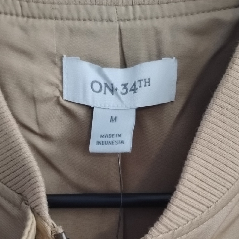 NWT 😍 On 34th  Women's Tan Bomber Jacket Size Medium 💜 - Picture 2 of 7